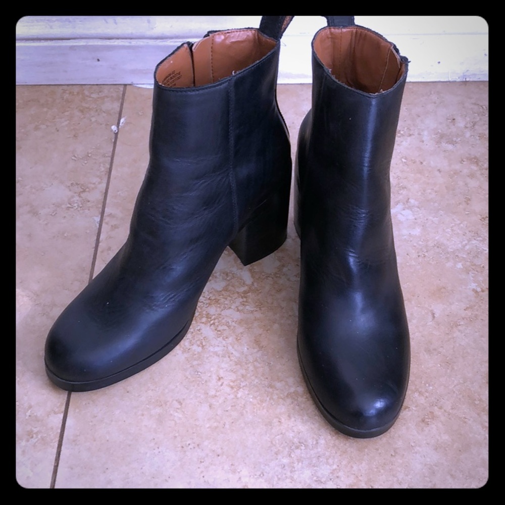 Gap zip heeled boots true black size 8 US